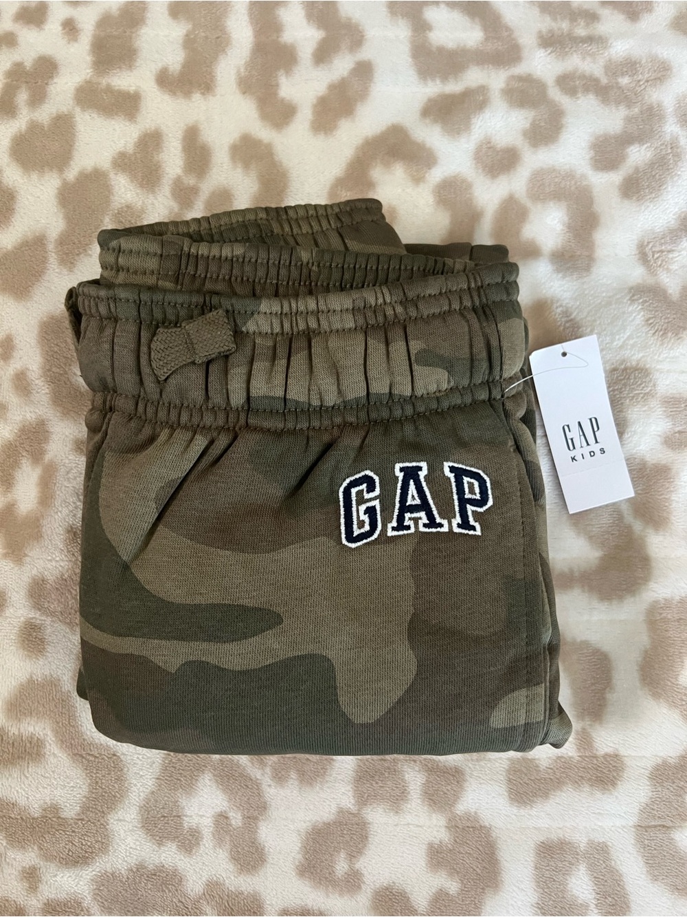 NWT GAP Kids Olive Camo Jogger Pants, Size Small